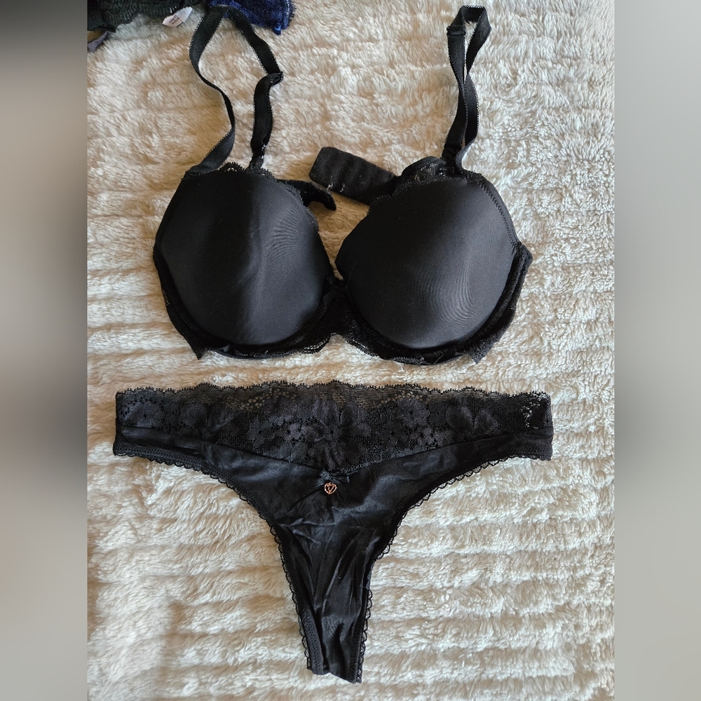 Elegant Black Lace Bra and Panty Set